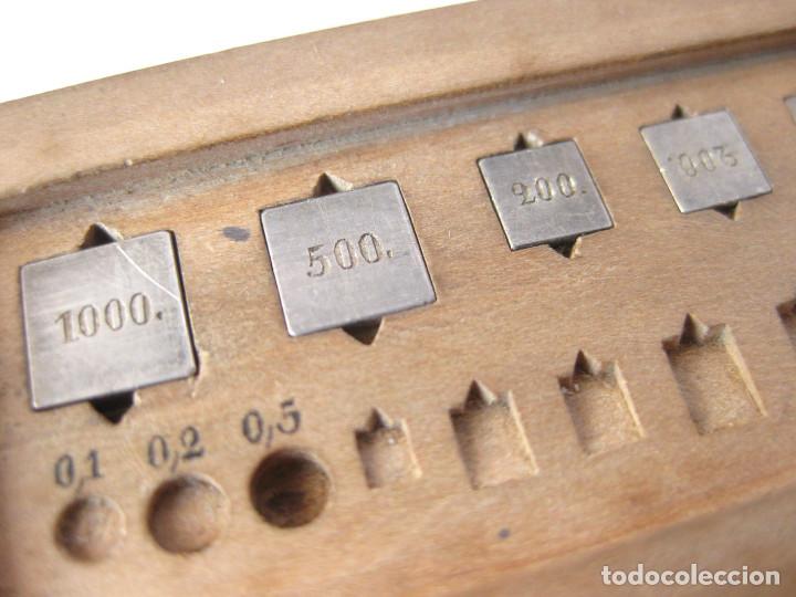 Antig&uuml;edades: Balanza de precisi&oacute;n para monedas, joyas, laboratorio, etc. - Foto 4