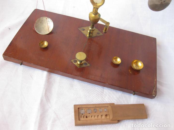 Antig&uuml;edades: Balanza de precisi&oacute;n para monedas, joyas, laboratorio, etc. - Foto 5