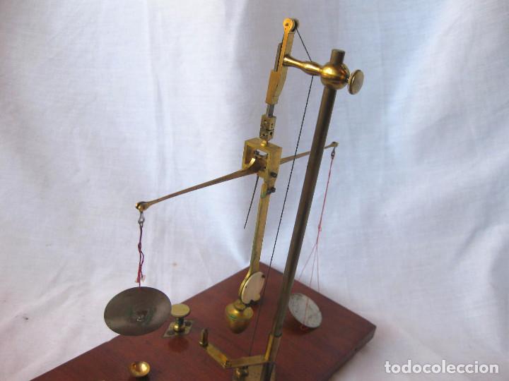 Antig&uuml;edades: Balanza de precisi&oacute;n para monedas, joyas, laboratorio, etc. - Foto 10