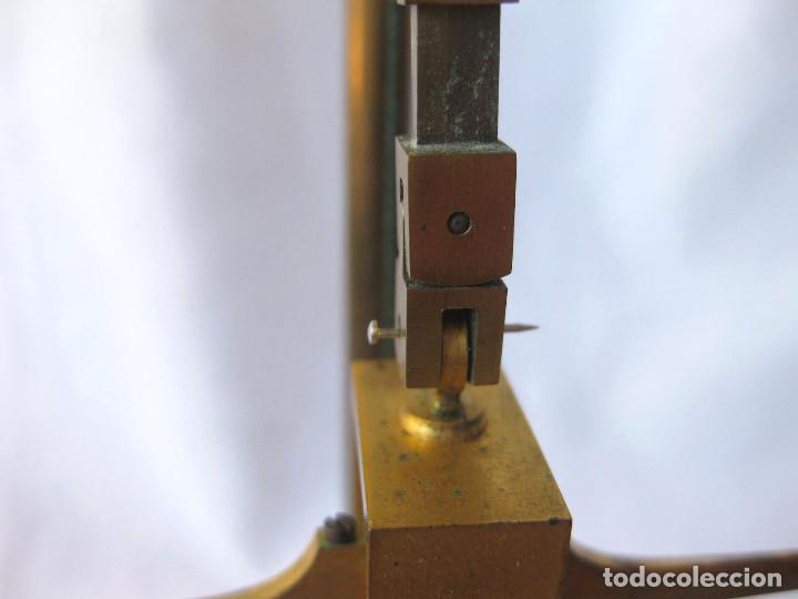 Antig&uuml;edades: Balanza de precisi&oacute;n para monedas, joyas, laboratorio, etc. - Foto 12