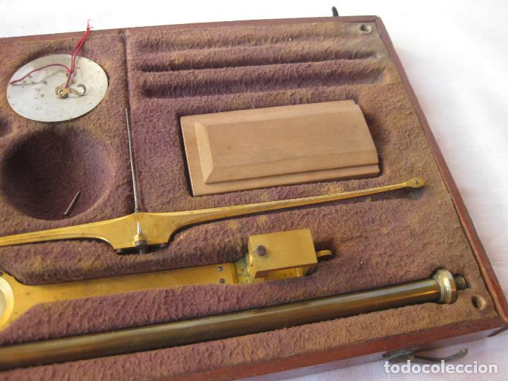 Antig&uuml;edades: Balanza de precisi&oacute;n para monedas, joyas, laboratorio, etc. - Foto 15