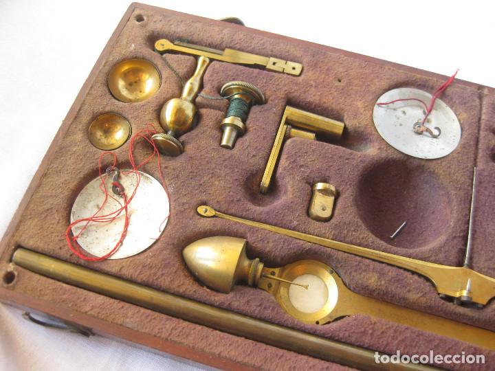 Antig&uuml;edades: Balanza de precisi&oacute;n para monedas, joyas, laboratorio, etc. - Foto 16