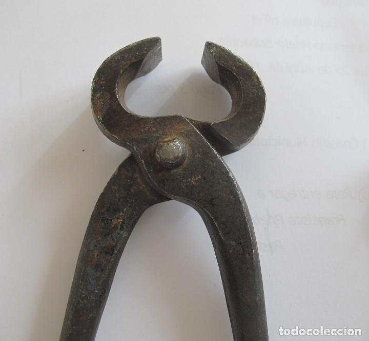 antigua herramienta de ángulo de hierro en 90 g - Buy Antique tools of  other professions on todocoleccion