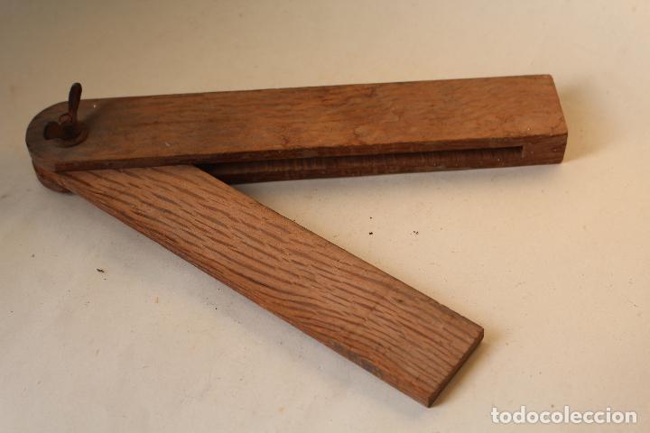Antig&uuml;edades: antigua regleta de madera de medidas - Foto 2