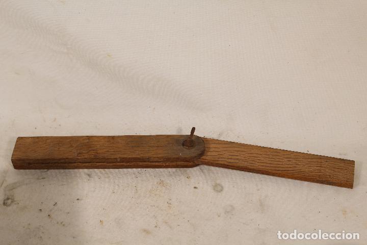 Antig&uuml;edades: antigua regleta de madera de medidas - Foto 4