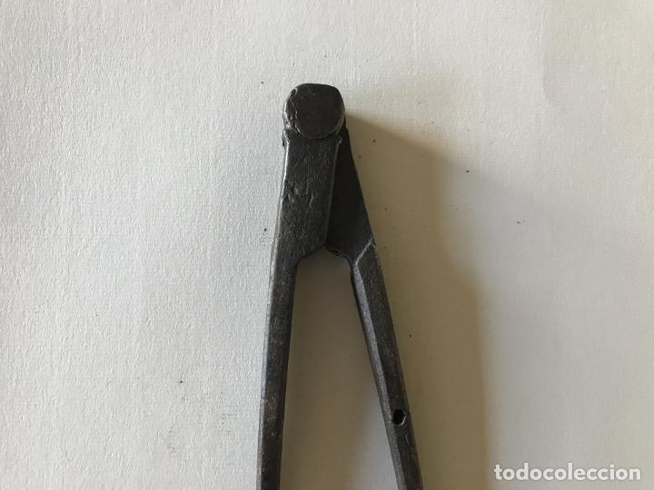 Antig&uuml;edades: Comp&aacute;s de hierro franc&eacute;s de finales del siglo XIX. - Foto 5