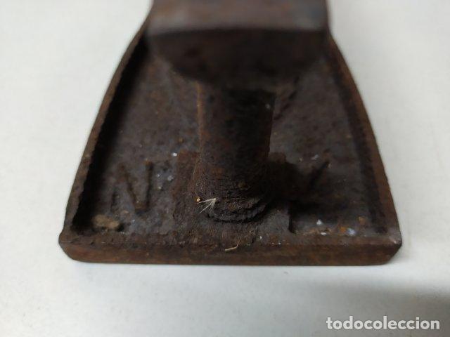 Antig&uuml;edades: ANTIGUA PLANCHA DE HIERRO - Foto 3