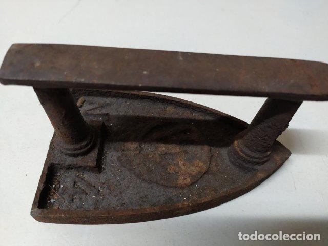 Antig&uuml;edades: ANTIGUA PLANCHA DE HIERRO - Foto 1