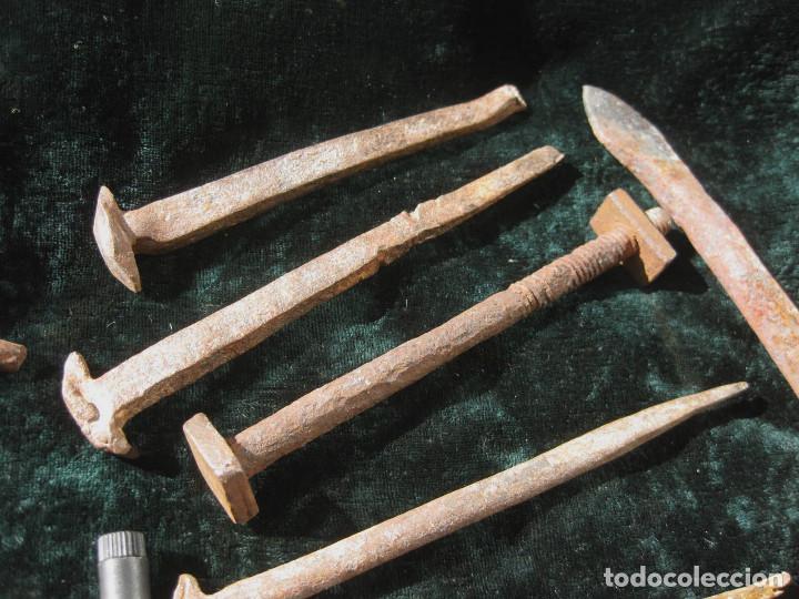 Antig&uuml;edades: Conjunto de clavos antiguos de forja. - Foto 2