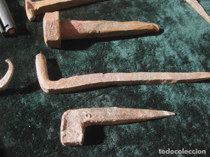 Antig&uuml;edades: Conjunto de clavos antiguos de forja. - Foto 4
