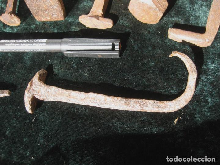 Antig&uuml;edades: Conjunto de clavos antiguos de forja. - Foto 5