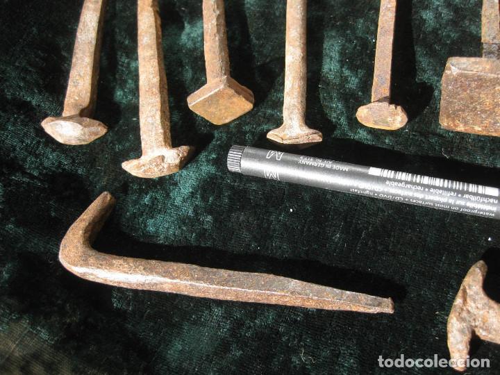 Antig&uuml;edades: Conjunto de clavos antiguos de forja. - Foto 6