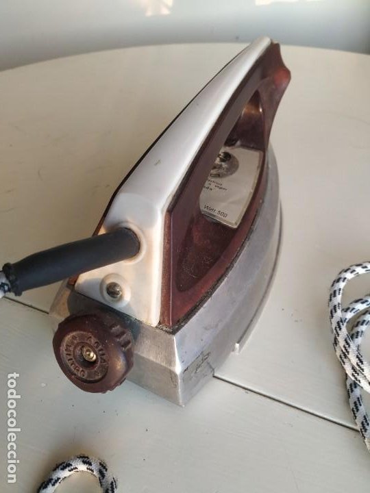 Antigüedades: Plancha eléctrica G.B. autorregulada a vapor patentada. Años 70. Funcionando - Foto 2 - 220615037