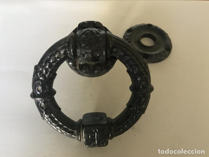 Antig&uuml;edades: Aldaba de puerta francesa de hierro de finales del siglo XIX. - Foto 3