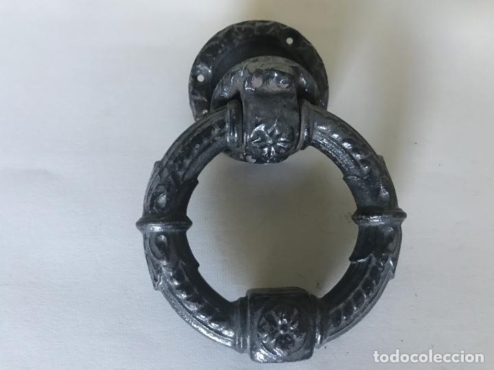 Antig&uuml;edades: Aldaba de puerta francesa de hierro de finales del siglo XIX. - Foto 1
