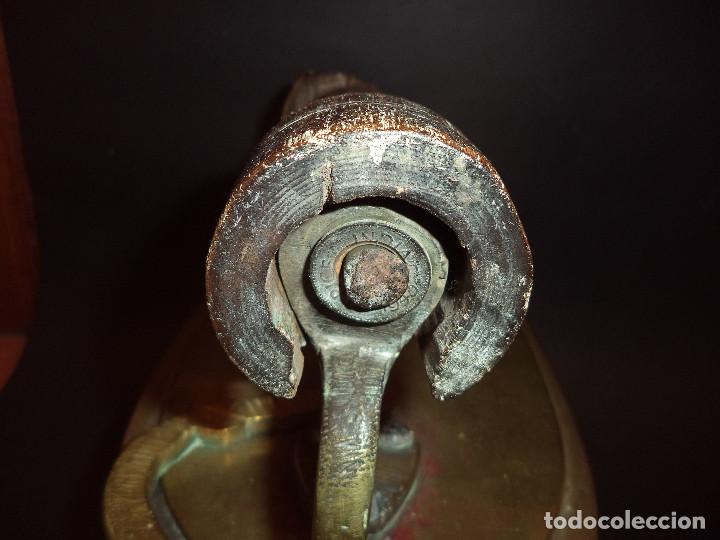 Antig&uuml;edades: Antiga e Grande Plancha a carbon com curiosa inscri&ccedil;&atilde;o - Foto 4