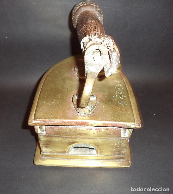 Antig&uuml;edades: Antiga e Grande Plancha a carbon com curiosa inscri&ccedil;&atilde;o - Foto 6