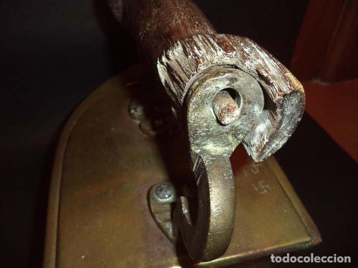Antig&uuml;edades: Antiga e Grande Plancha a carbon com curiosa inscri&ccedil;&atilde;o - Foto 7