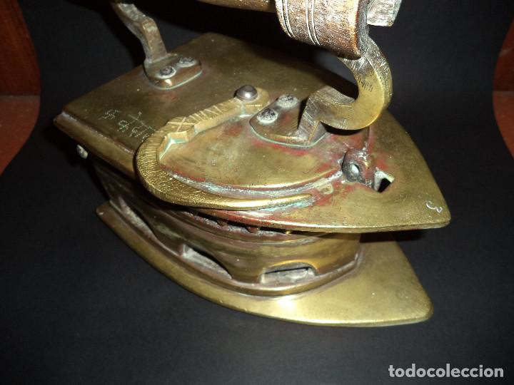 Antig&uuml;edades: Antiga e Grande Plancha a carbon com curiosa inscri&ccedil;&atilde;o - Foto 8