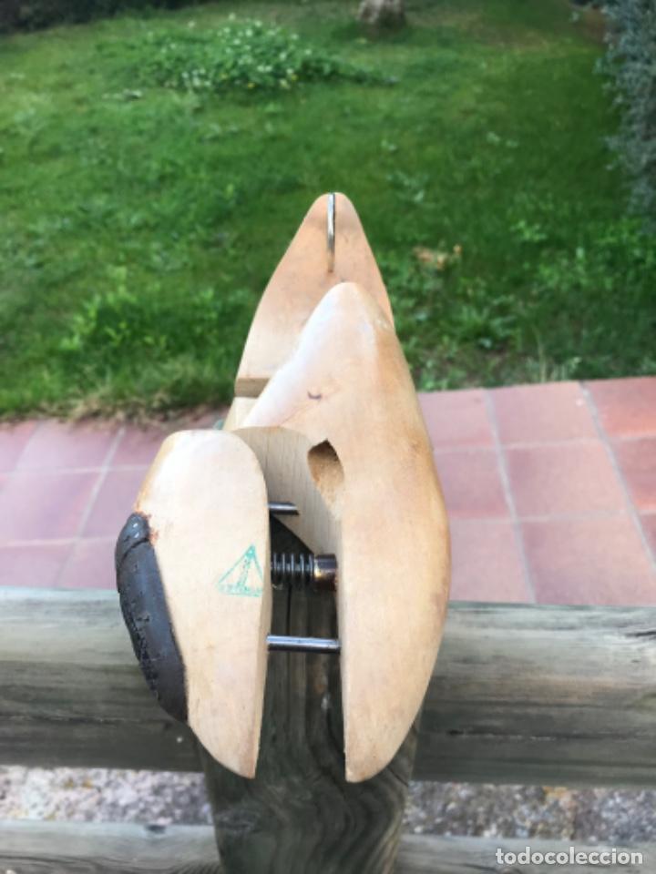 Antig&uuml;edades: Zapatero, horma ( juanetes) - Foto 1