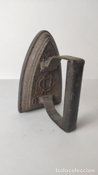 Antigüedades: Antigua plancha de hierro unión cerrajeros. 15 cm. 1,64 kg. Siglo XIX. - Foto 2 - 221277082