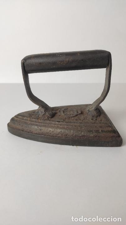 Antigüedades: Antigua plancha de hierro unión cerrajeros. 15 cm. 1,64 kg. Siglo XIX. - Foto 3 - 221277082