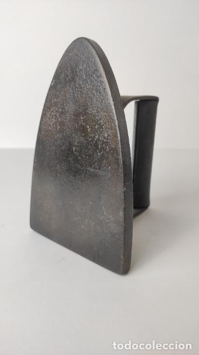 Antigüedades: Antigua plancha de hierro unión cerrajeros. 15 cm. 1,64 kg. Siglo XIX. - Foto 4 - 221277082