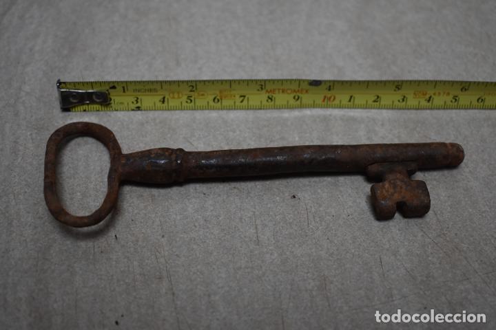 Antig&uuml;edades: Antigua llave de hierro - Foto 1