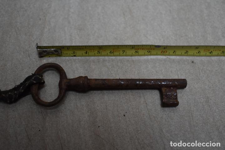 Antig&uuml;edades: Antigua llave de hierro - Foto 1