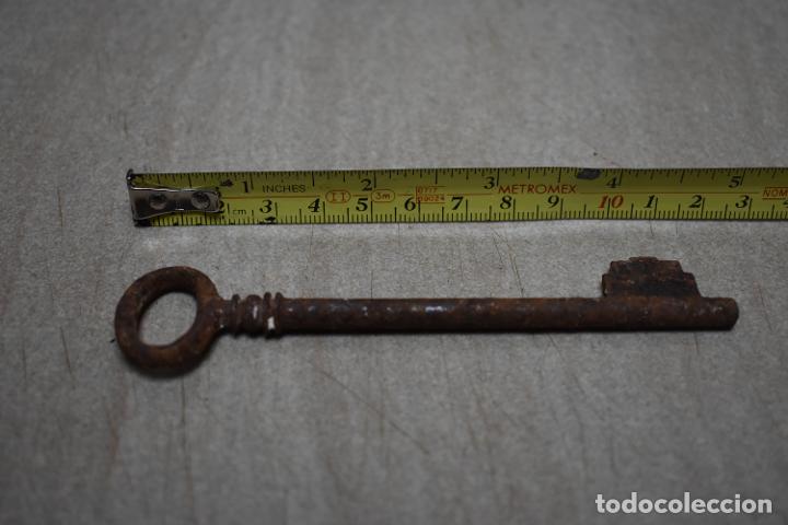 Antig&uuml;edades: Antigua llave de hierro - Foto 1
