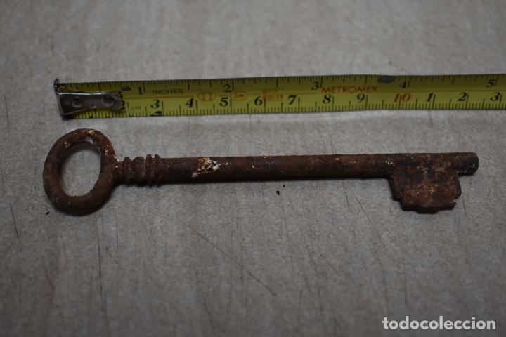 Antig&uuml;edades: Antigua llave de hierro - Foto 2