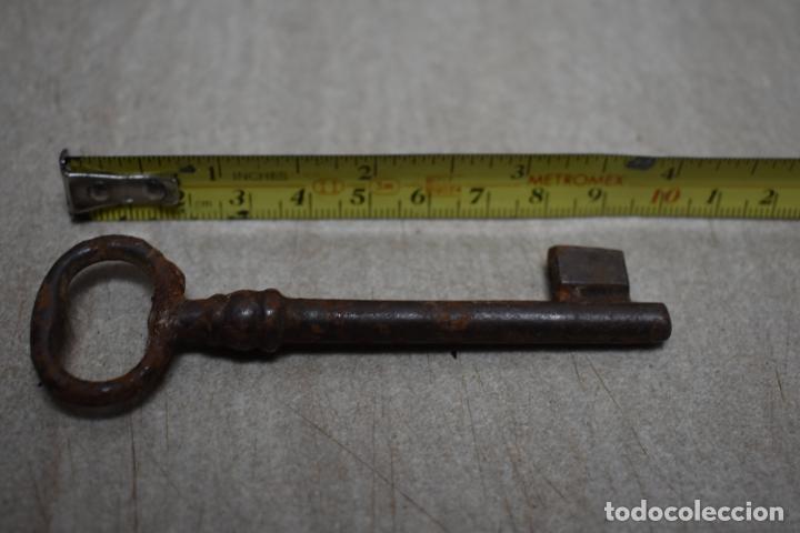 Antig&uuml;edades: Antigua llave de hierro - Foto 2
