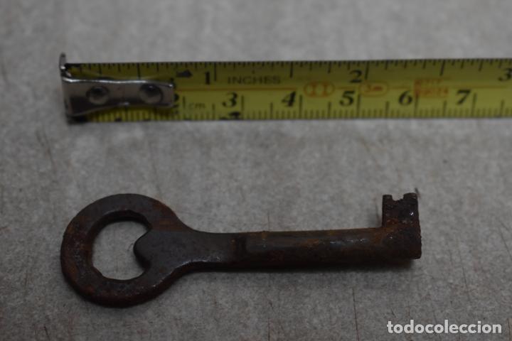 Antig&uuml;edades: Antigua llave de hierro peque&ntilde;a - Foto 2