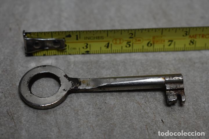 Antig&uuml;edades: Antigua llave de metal peque&ntilde;a - Foto 1