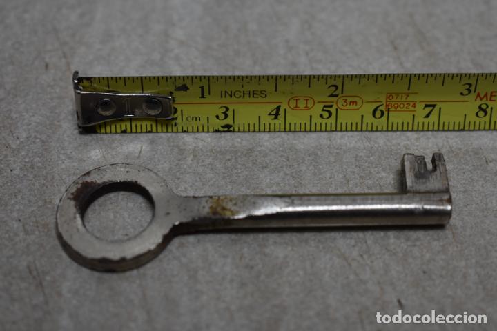 Antig&uuml;edades: Antigua llave de metal peque&ntilde;a - Foto 2