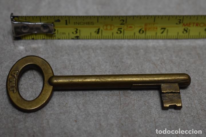 Antig&uuml;edades: Llave de metal peque&ntilde;a - Foto 1