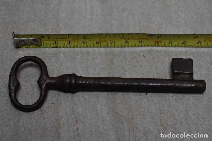 Antig&uuml;edades: Antigua llave de hierro 13 cm - Foto 1