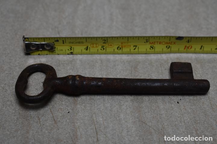Antig&uuml;edades: Antigua llave de hierro 11 cm - Foto 1