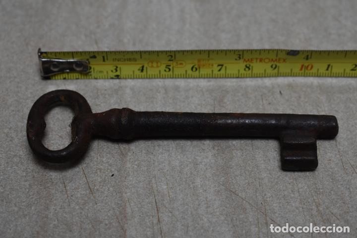 Antig&uuml;edades: Antigua llave de hierro 11 cm - Foto 2
