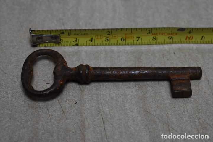 Antig&uuml;edades: Antigua llave de hierro 11 cm - Foto 1