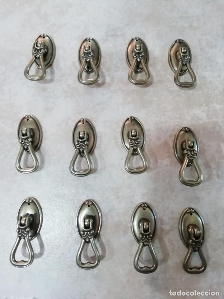 Antig&uuml;edades: 12 tiradores de bronce - Foto 1