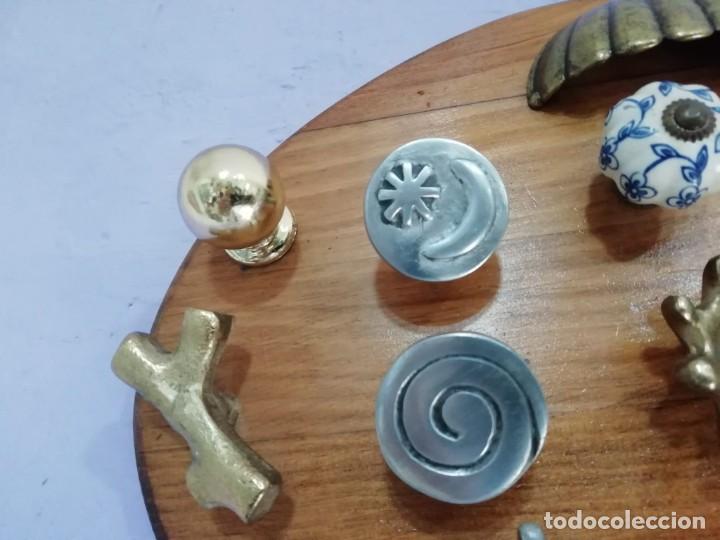 Antig&uuml;edades: expositor coleccion de tiradores - Foto 2