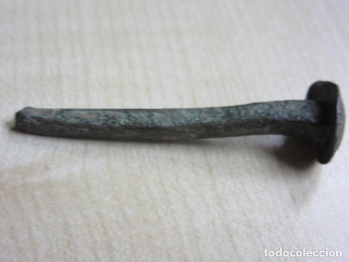 Antigüedades: Clavo antiguo de bronce Posible S XVIII - XIX - Foto 2 - 221767176