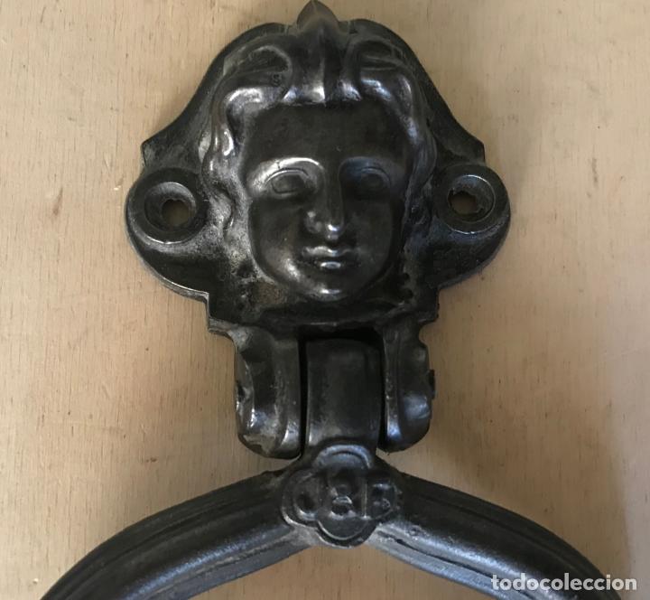 Antig&uuml;edades: Aldaba de puerta francesa de hierro de finales del siglo XIX. - Foto 2