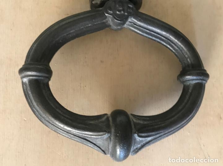 Antig&uuml;edades: Aldaba de puerta francesa de hierro de finales del siglo XIX. - Foto 3