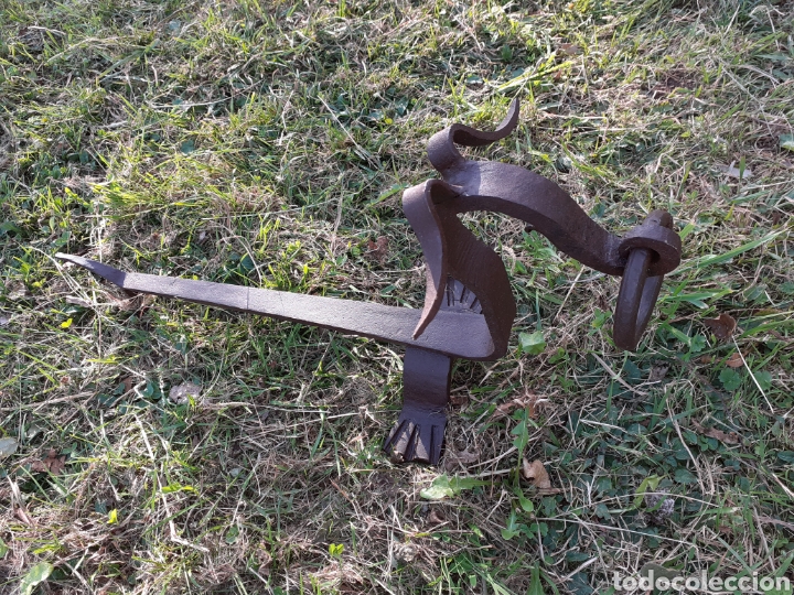 Antig&uuml;edades: ANTIGUO MORILLO DE HIERRO CON FORMA DE PERRO - FORJA - Foto 3