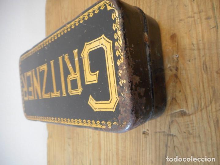 Antig&uuml;edades: Lata con accesorios de m&aacute;quina de coser Gritzner - Foto 3