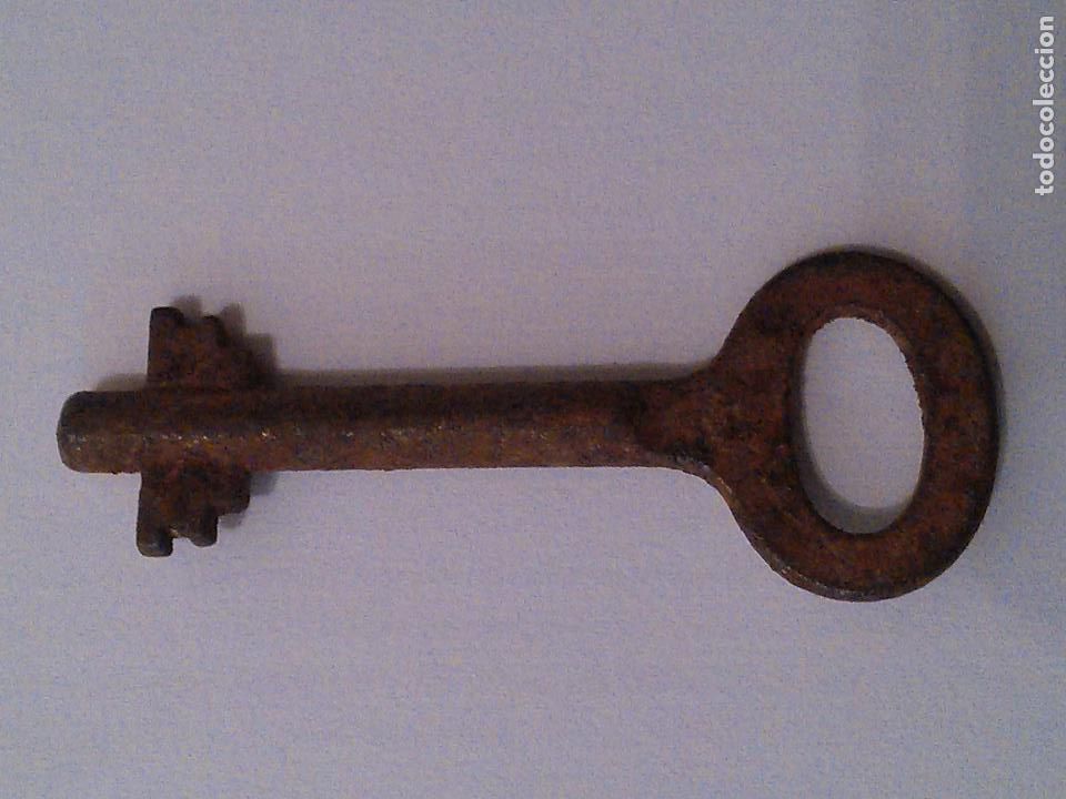 Antig&uuml;edades: ANTIGUA LLAVE DE HIERRO MACIZO - 5.2 CM. - Foto 2
