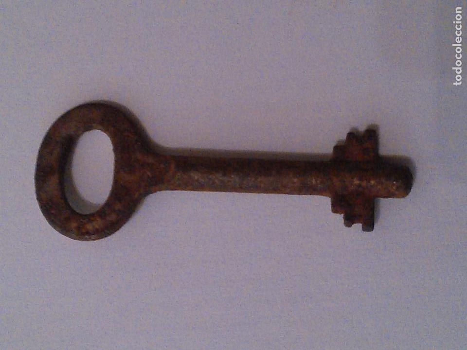 Antig&uuml;edades: ANTIGUA LLAVE DE HIERRO MACIZO - 5.2 CM. - Foto 1