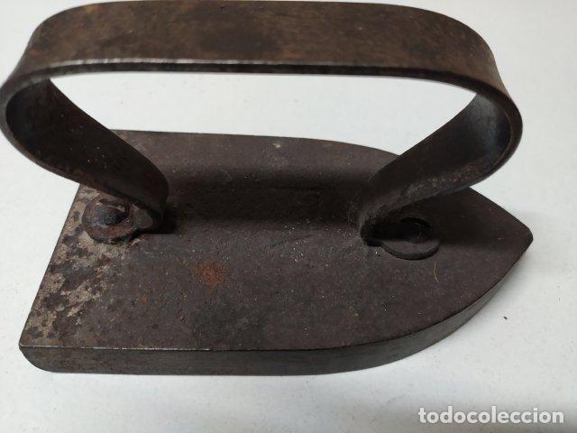 Antig&uuml;edades: ANTIGUA PLANCHA DE HIERRO - Foto 3
